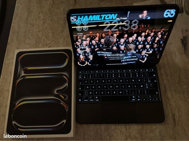 IPad Pro 11” M4 256Go 7ème génération + Magic Keyboard