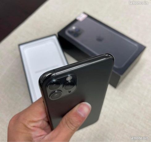 IPhone 11 Pro Max avec accessoires