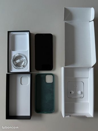 Iphone 12 Pro avec boitier cable et casque