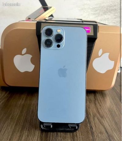 IPhone 13 Pro avec accessoires