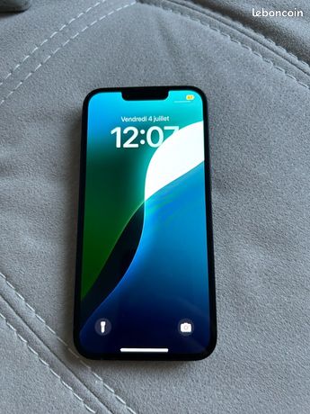 IPhone 14 en très bon état