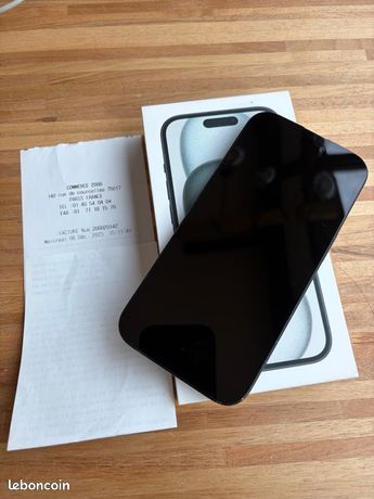IPhone 15 Noir 256 giga très bon état
