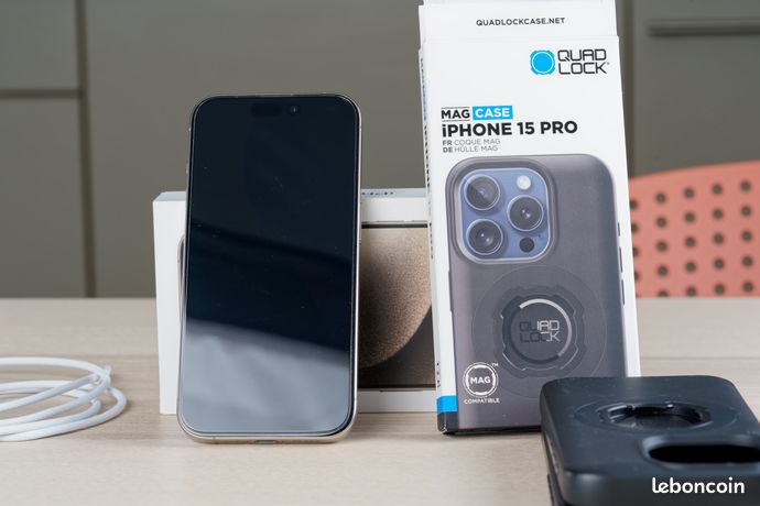 IPhone 15 Pro 128 Go Titane Naturel + Boîte + Câble + Coque Quad Lock