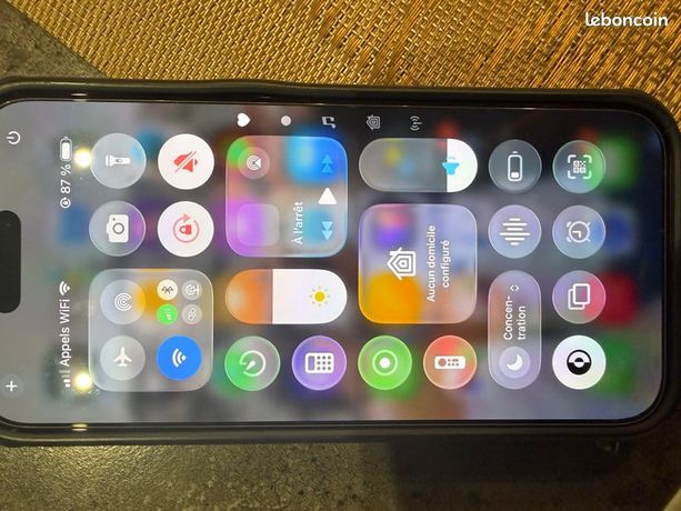 IPhone 15 pro 128 GO