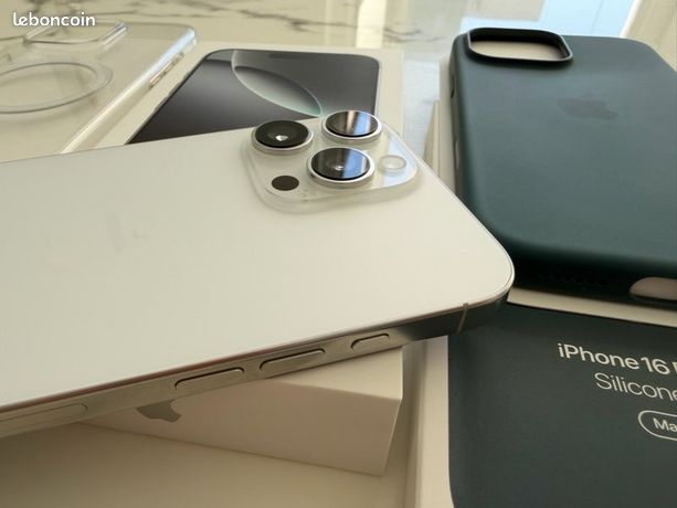 IPhone 16 pro Max 256 avec coques Apple