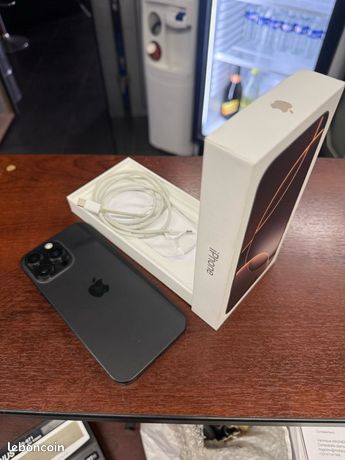 IPhone 16 PRO MAX 256GB 99%batterie 289 cycles très peut utilisé comme neuf sans aucun rayures toujours protégé avec coque et vitre trempé. Facture dispo. Acheté à SFR en 11/2024. État neuf