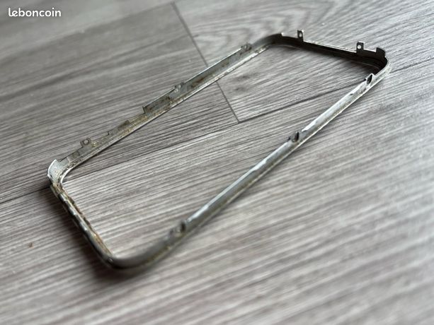 IPhone 2G -contour métallique