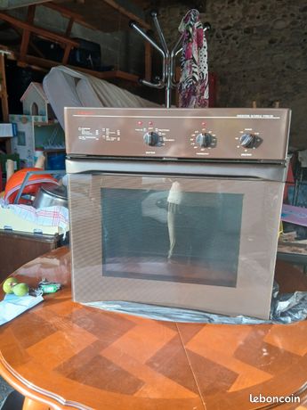 Je vends un four encastrable marque brant