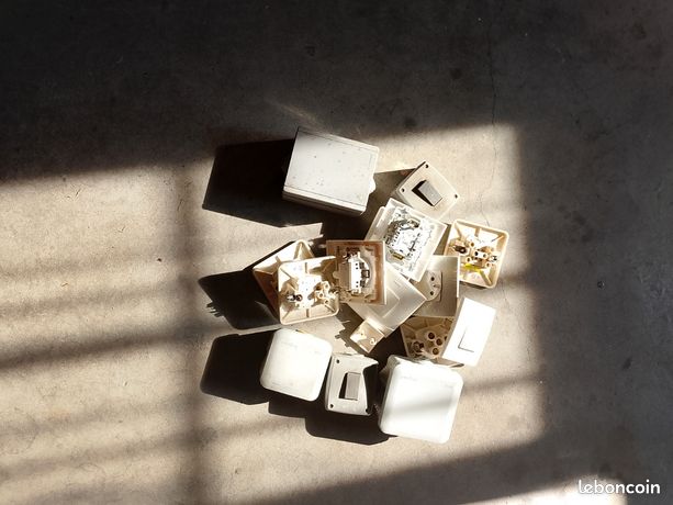 Je vends un lot d'interrupteur et de prise
