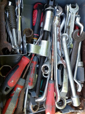 Je vends un lot de clés et des tournevis des pinces
