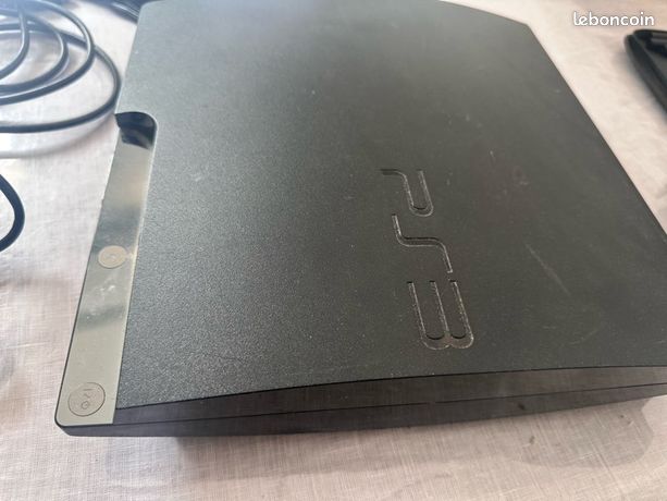 Jeu playstation 3 avec manettes et jeux vidéos