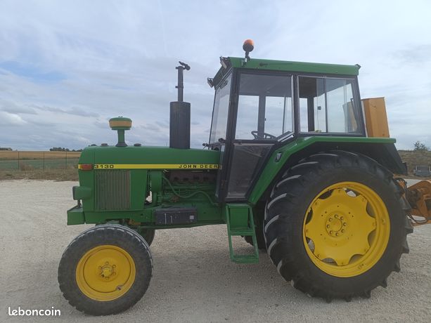 John Deere 3130