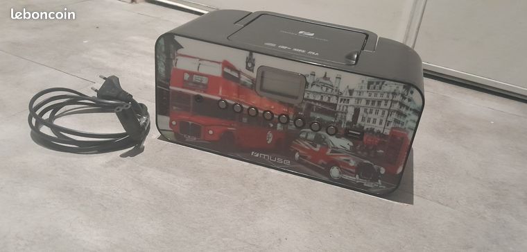 Joli poste radio CD/ USB En