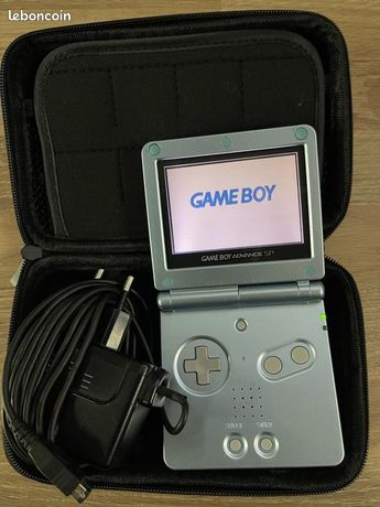 Jolie game boy advance sp avec sont chargeur et pochette de transport fonctionne parfaitement