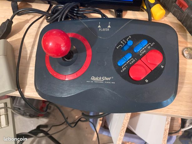Joystick QuickShot rétro gaming Atari / Amiga / C64 avec autofire