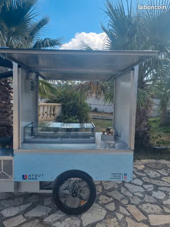 Kiosque et Chariot crêpes gaufres bière smoothie hot dog burger churros traiteur et plats cuisinés fleuriste café et boissons jus de fruits LOA 211ht/60mois