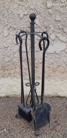 Kit accessoires nettoyage Cheminée " Support avec Balai Pince Pic et Pelle "