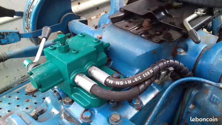 Kit distributeur hydraulique double éffet FORD 2000 2600 3000 3055 3600 4000 4100 4600 5000 7000