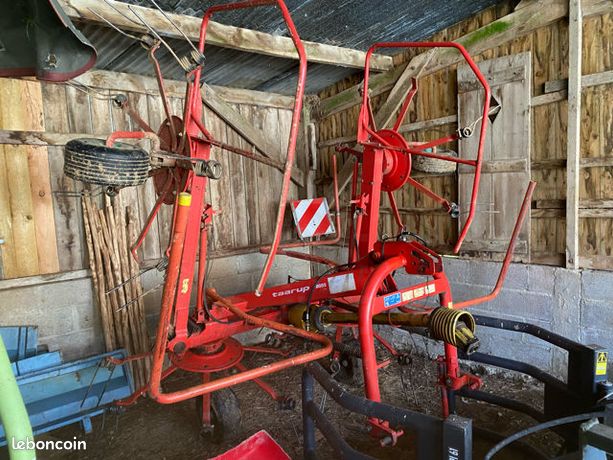 Kverneland TAARUP 8055