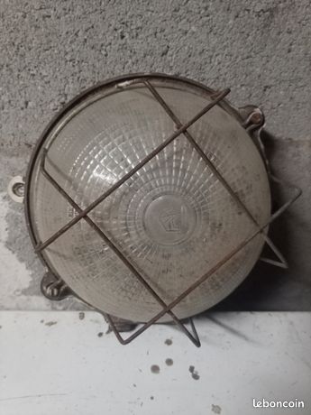 Lampe ancienne hublot extérieur