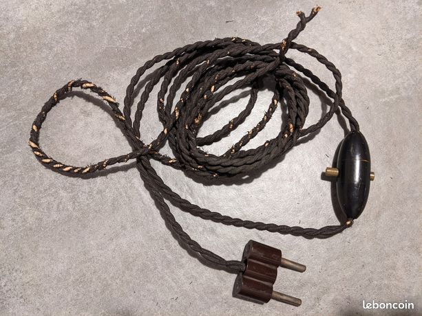 LAMPE PIROUETT. Ligne complète câble tissu torsadé + prise en bakélite + interrupteur en bois en l'état brut de grenier voir photo. 3 mètres. F