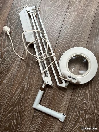 Lampe scialytique d'examen médical sur bras articulé (bloc opératoire, gynécologie, chirurgie). Marque AFMA - Made in Italy