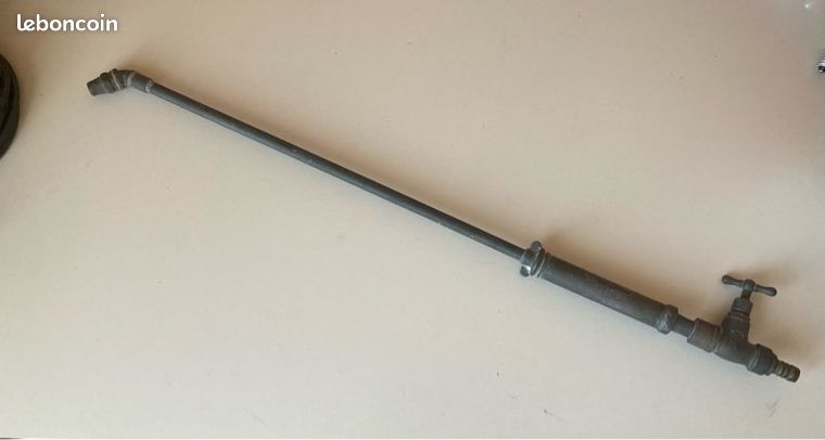 Lance en laiton dancien pulverisateur