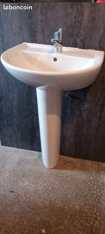 Lavabo avec colonne et mitigeur