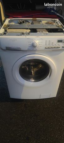 Lave-linge Electrolux séchant d'une capacité de 7 kg. Cet appareil fiable manqur le cache de couvrture Livraison possible