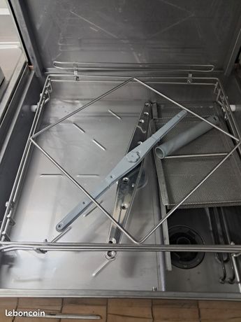 Lave vaisselle à capot