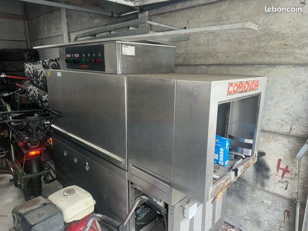 Lave vaisselle à convoyeur