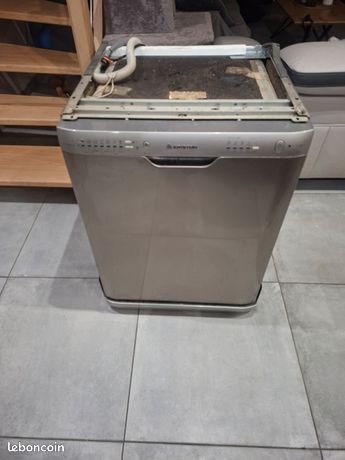 Lave vaisselle ariston