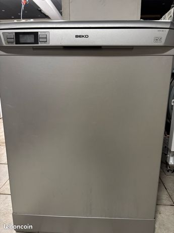 Lave vaisselle beko en bonne état et fonctionne très bien