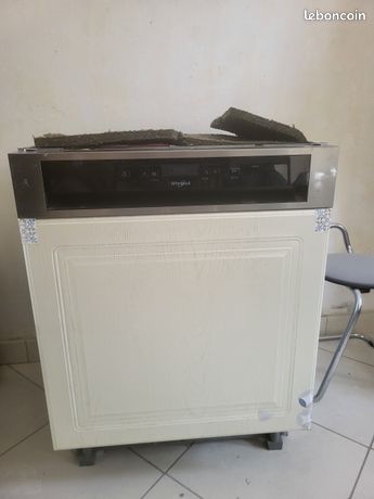 Lave vaisselle encastré avec Bandeau WHirpool