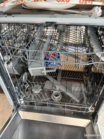 Lave vaisselle partiquement neuf