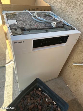 Lave vaisselle pour pièce ou bricoleur affichant un défaut