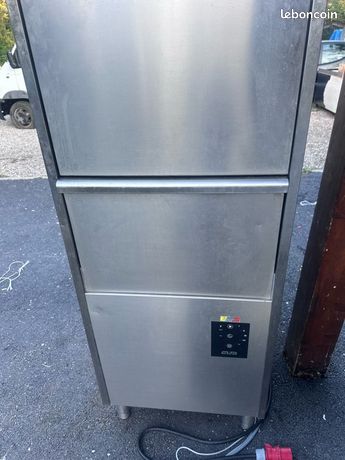 Lave vaisselle professionnel