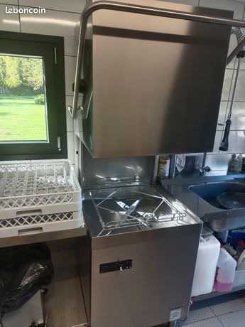 Lave vaisselle professionnelle à capot