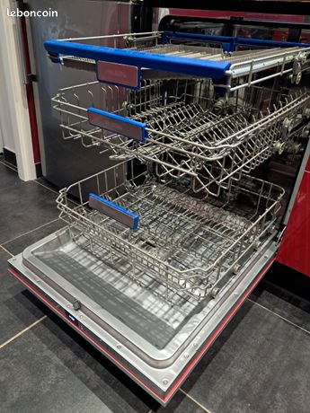 Lave-vaisselle tout intégrable VALBERG FBI 14S42 C SAD929C.Aucun problème de fonctionnement.Vente car changement électroménager cuisine