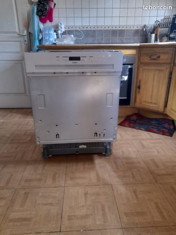 Lave vaisselle whilpool neuf encenstrable