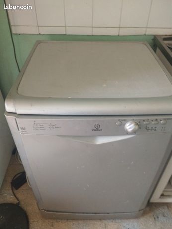 Lave vaisselle Indesit DFG254