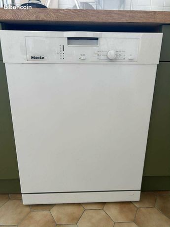 Lave-vaisselle Miele G1022