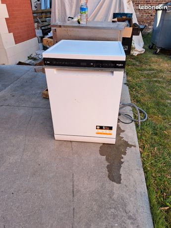 Lave vaisselle whirpool 6 sense peu servi