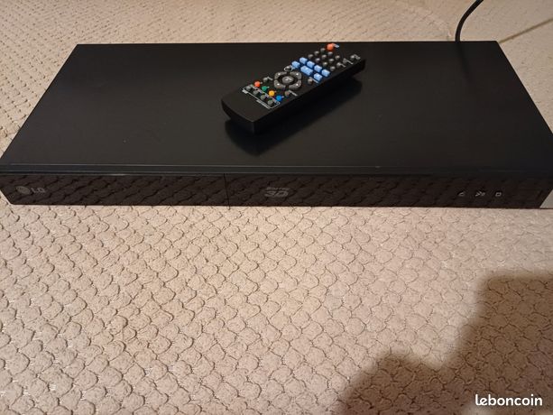 Lecteur blu ray 3D LG BP420 avec télécommande et câble HDMI