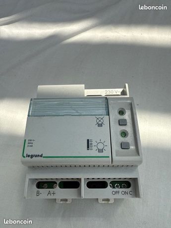 LEGRAND Télécommande standard non polarisée - jusqu'à 300 blocs - 4 modules. Rèf:003901