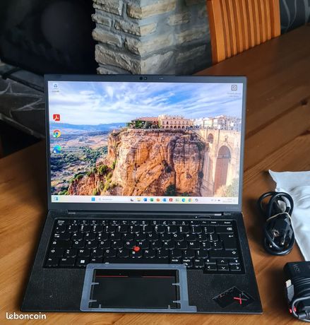 Lenovo ThinkPad X1 Carbon Gen 10, 14", Intel Core i7, 1265U, vPro, 16 Go RAM, 512 Go SSD