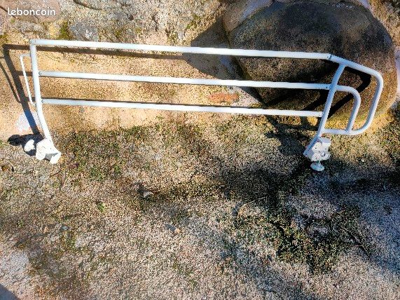 Lit médicalisé avec matelas +2 matelas