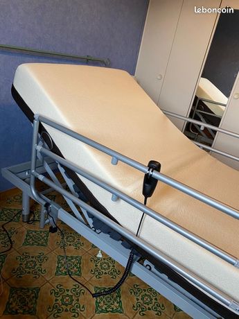 Lit médicalisé avec matelas