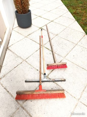Lot 2 balais brosse + 1 raclette