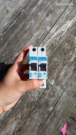 Lot 2 disjoncteurs